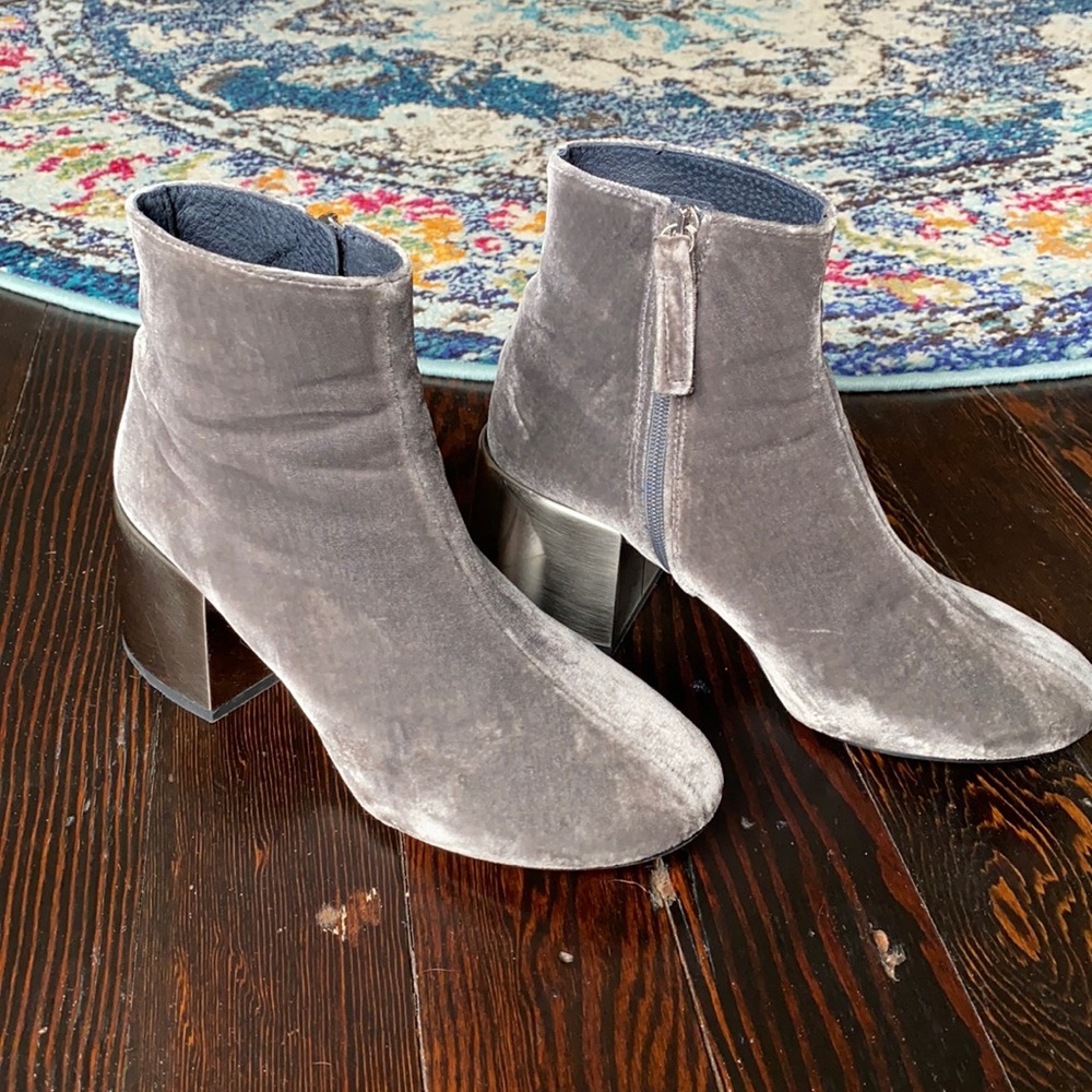 Topshop silver gray velvet booties, Sz 39 (US 8)
